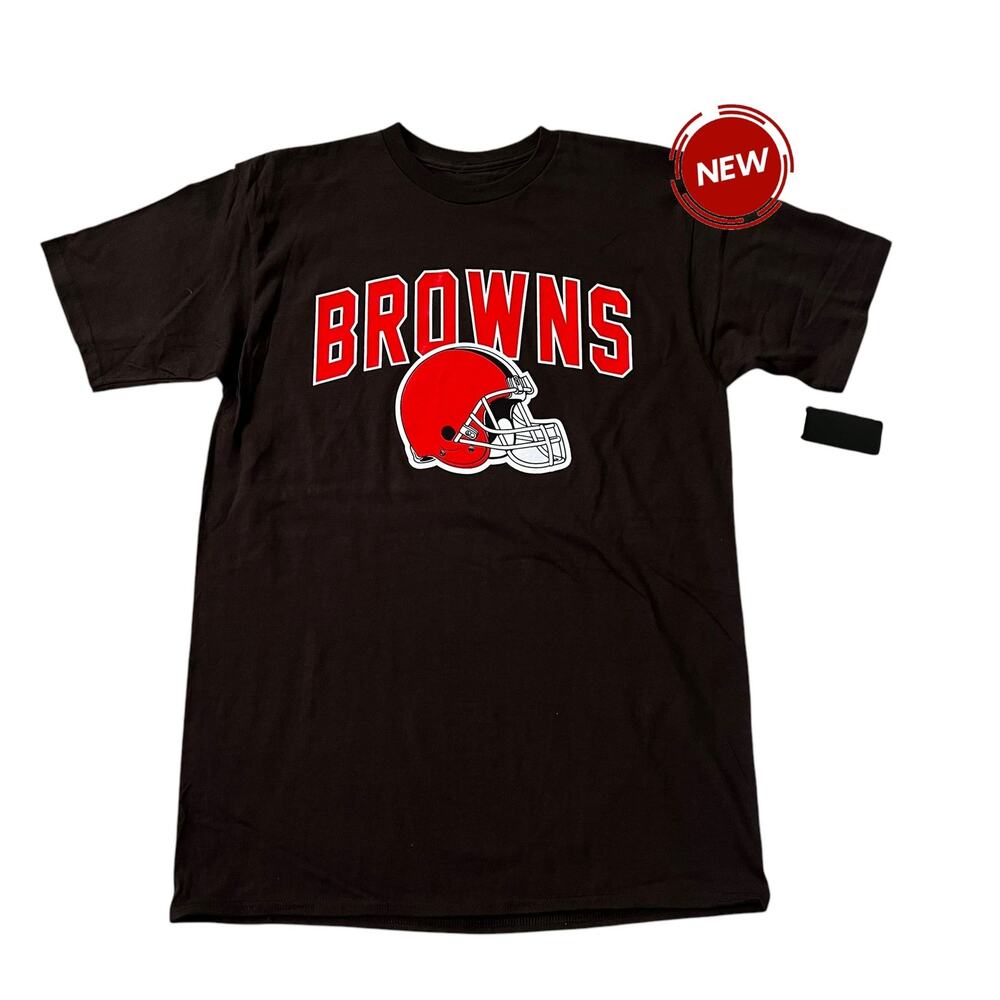 NFL Brown Printed Football Browns T-shirt Men Size Medium NWT | 63-40